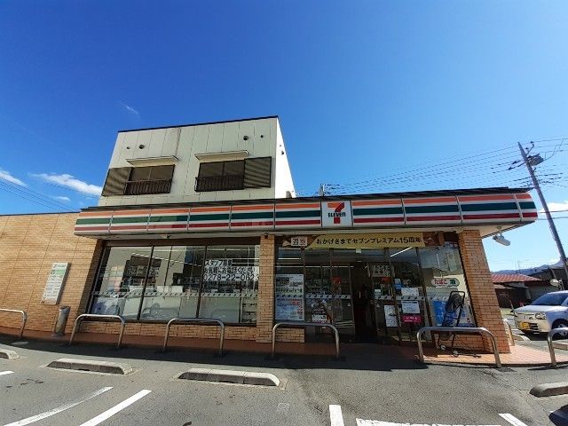 近くのセブンイレブン東原新町店まで290m（徒歩4分）