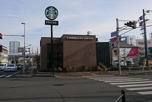 近くのスターバックス加古川別府店まで650m（徒歩9分）