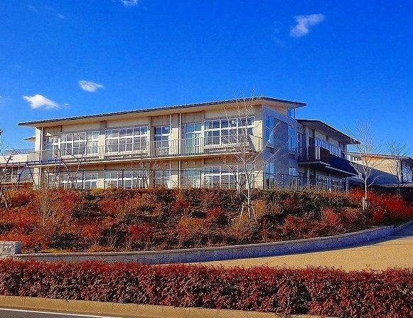 近くの大網小学校まで1,300m（徒歩17分）