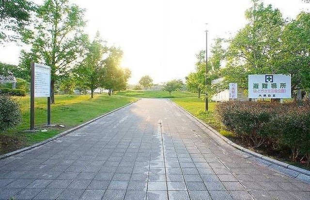 近くのみどりが丘近隣公園まで900m（徒歩12分）