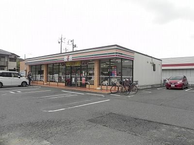 近くのセブンイレブン柏松葉町店まで500m(徒歩7分)