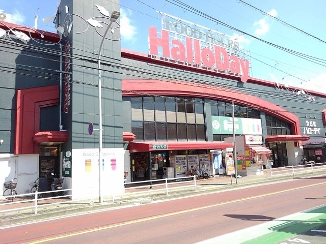 近くのハローデイ松崎店まで200m（徒歩3分）