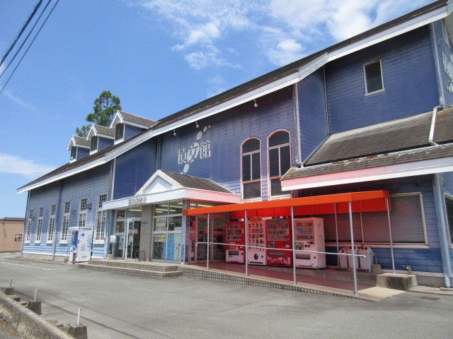 近くの積文館書店 高田店まで490m(徒歩7分)