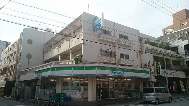 近くのファミリーマート辻1丁目店まで80m(徒歩1分)