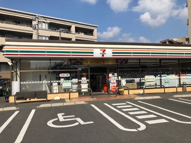 近くのセブンイレブンまで350m（徒歩5分）