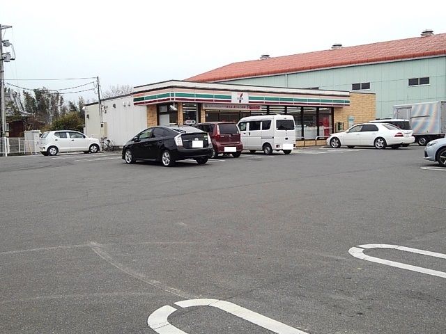 近くのセブンイレブン久留米三潴田川店まで460m（徒歩6分）