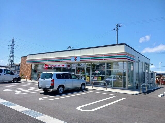 近くのコンビニまで480m（徒歩6分）