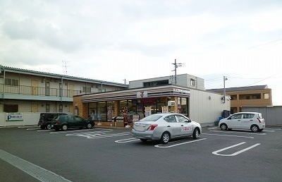 近くのコンビニまで210m（徒歩3分）