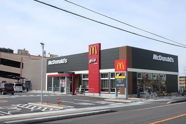 近くのマクドナルドまで400m（徒歩5分）