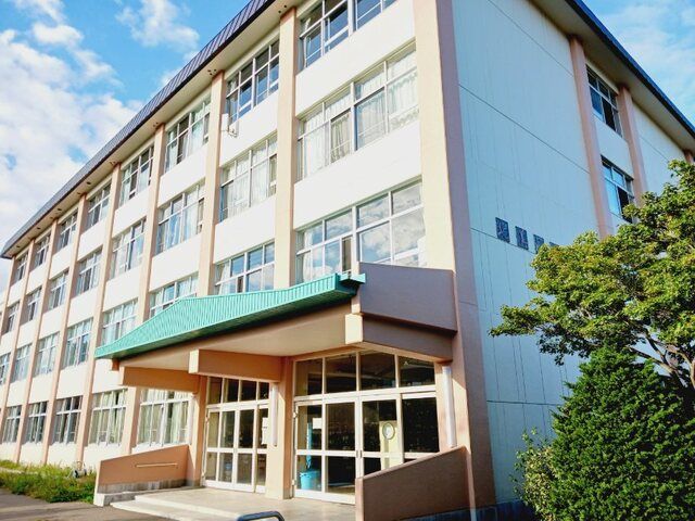 近くの函館市立北美原小学校まで650m(徒歩9分)