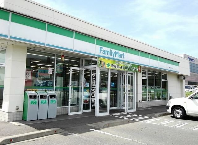 近くのコンビニまで250m（徒歩4分）