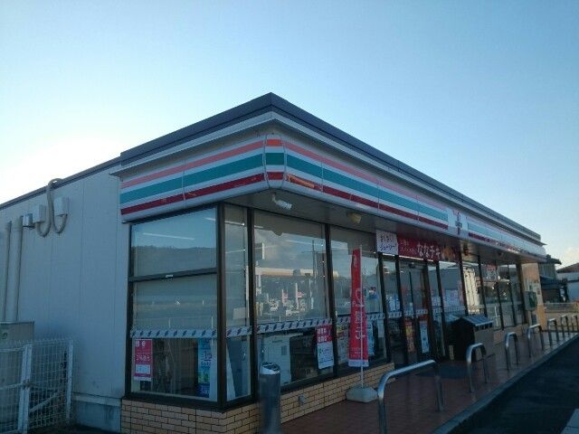 近くのセブンイレブン安中板鼻店まで550m（徒歩7分）
