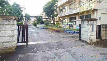 近くの山王小学校まで800m（徒歩10分）