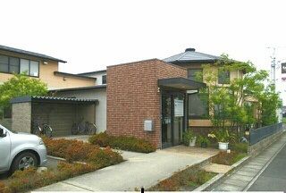 近くの亀井内科・呼吸器科医院様まで300m（徒歩4分）
