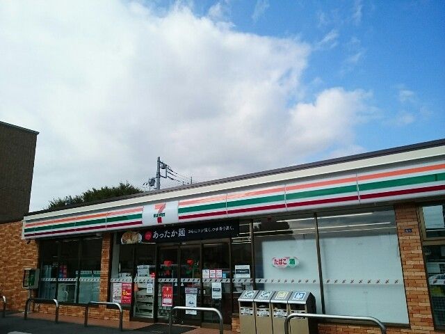 近くのセブンイレブン岩押町店まで600m（徒歩8分）