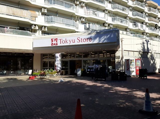 近くの東急ストア東林間店まで750m（徒歩10分）