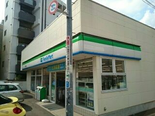 近くのファミリーマート 下馬駒沢通りまで50m(徒歩1分)