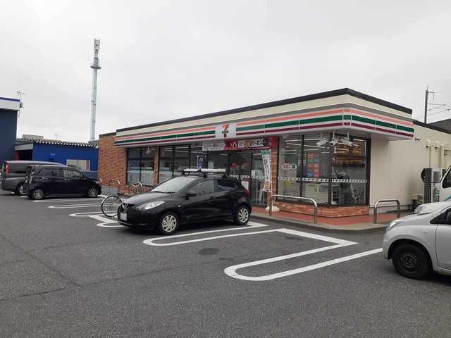 近くのセブンイレブン山田店まで950m（徒歩12分）