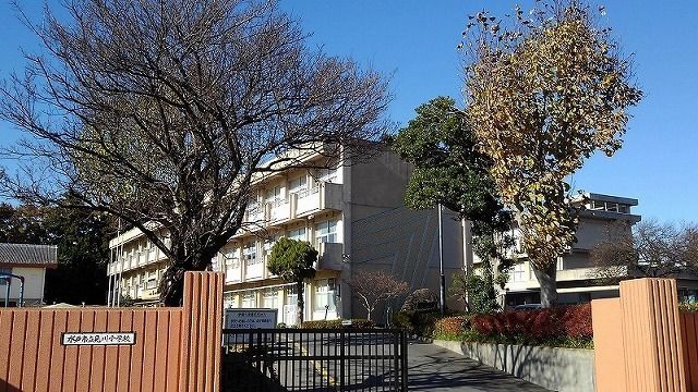 近くの水戸市立見川小学校まで600m（徒歩8分）
