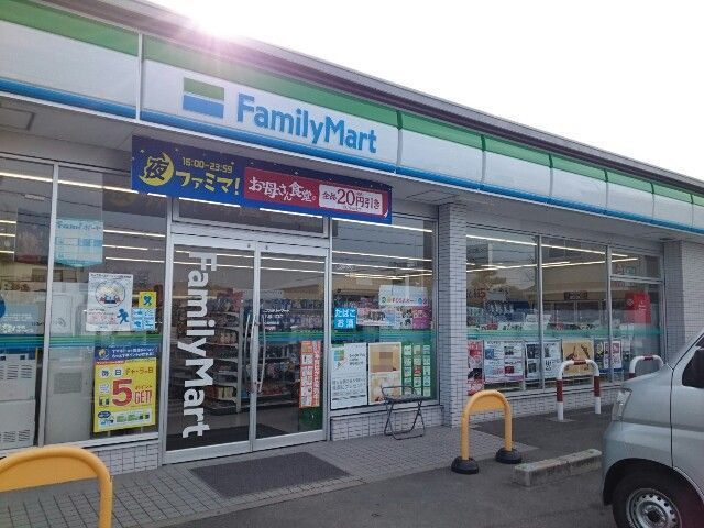 近くのコンビニまで300m（徒歩4分）