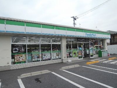 近くのファミリーマート南栄店まで400m（徒歩5分）