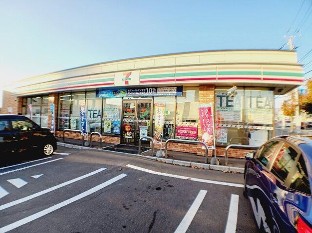 近くのセブンイレブン昭和４丁目店まで700m（徒歩9分）