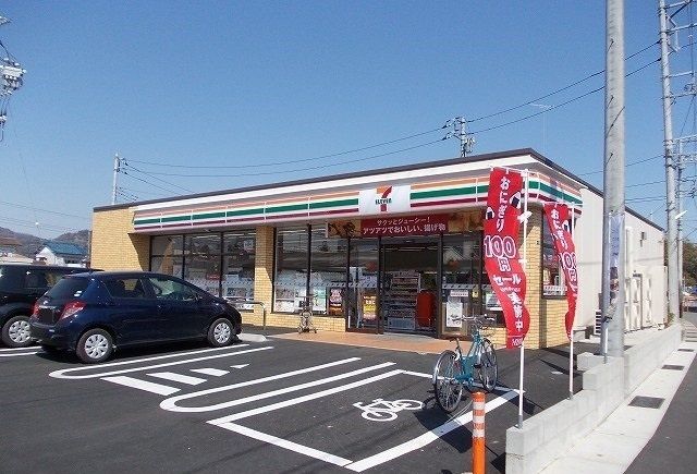近くのセブンイレブン小八幡店まで220m(徒歩3分)