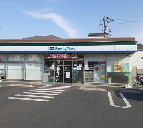 近くのファミリーマート鎌倉津店まで363m（徒歩5分）