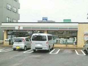 近くのセブンイレブンまで450m（徒歩6分）