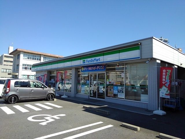 近くのファミリーマート神戸九丁目店まで350m(徒歩5分)