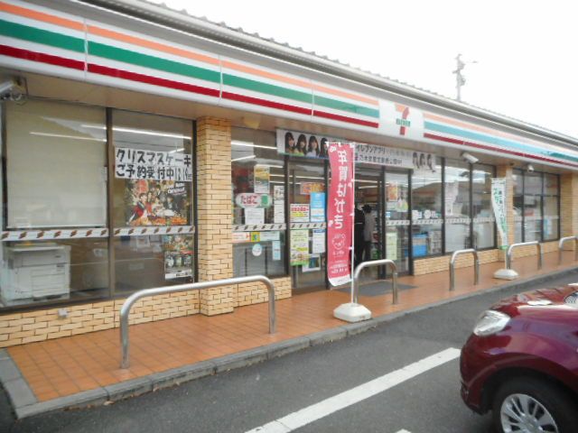 近くのセブンイレブンさんまで700m(徒歩9分)