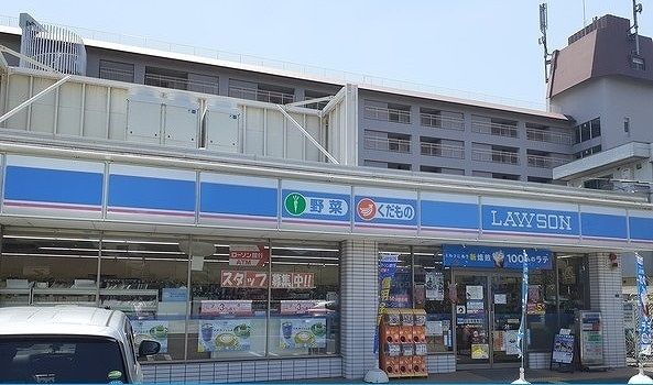 近くのコンビニまで40m（徒歩1分）