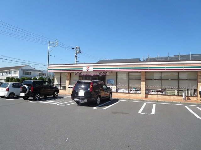 近くのコンビニまで600m（徒歩8分）