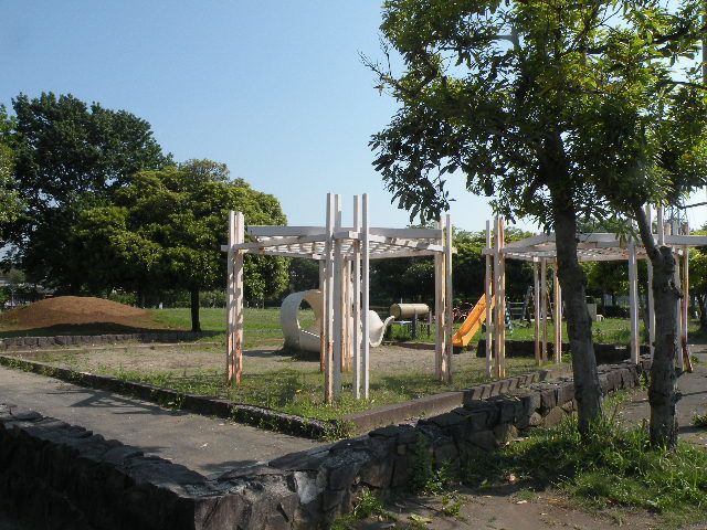近くのひだまり公園まで300m(徒歩4分)