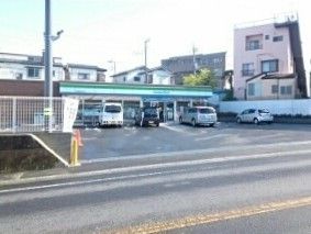 近くのファミリーマートまで470m(徒歩6分)