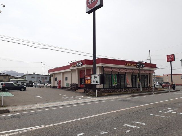 近くのガスト 鶴岡店まで210m(徒歩3分)