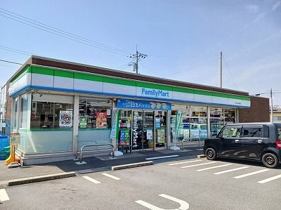 近くのファミリーマート富士天間高屋店まで550m（徒歩7分）
