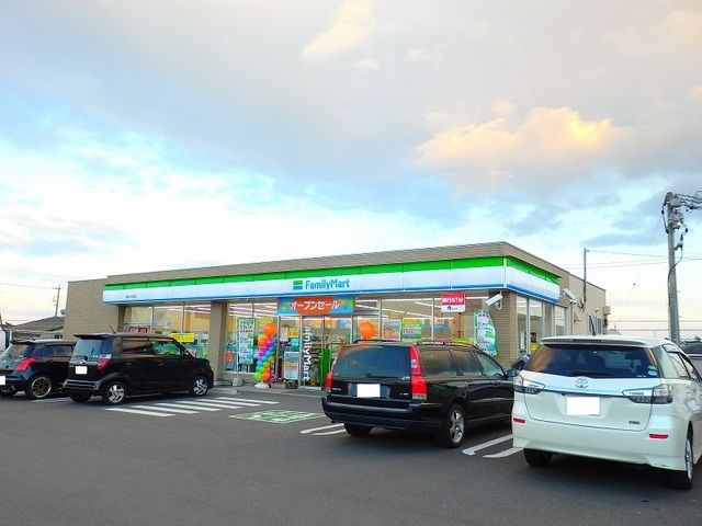 近くのコンビニまで220m（徒歩3分）