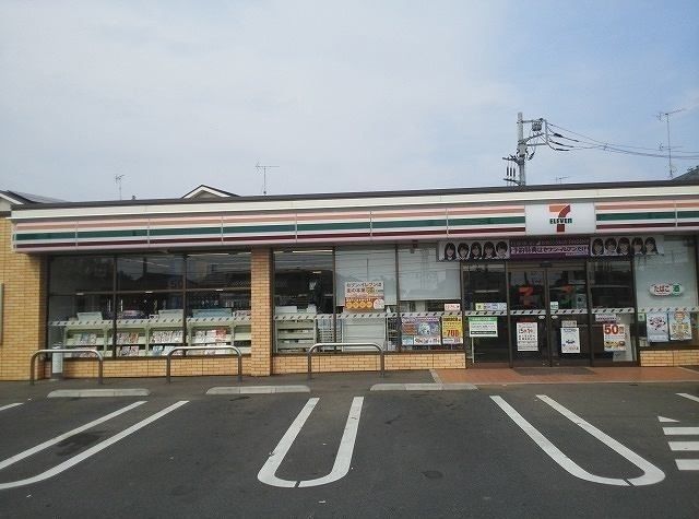 近くのセブンイレブンまで450m（徒歩6分）