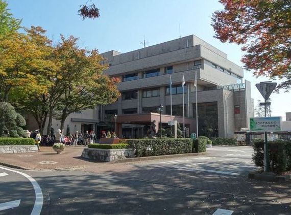 近くの流山市役所まで1,000m（徒歩13分）