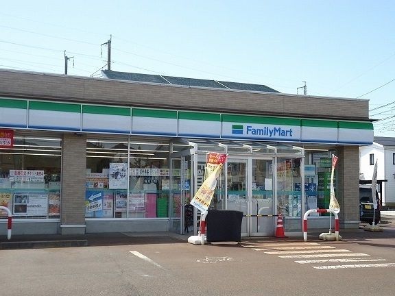 近くのファミリーマートまで520m(徒歩7分)