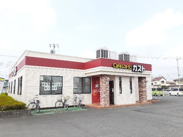 近くのガスト栃木大平店まで400m（徒歩5分）