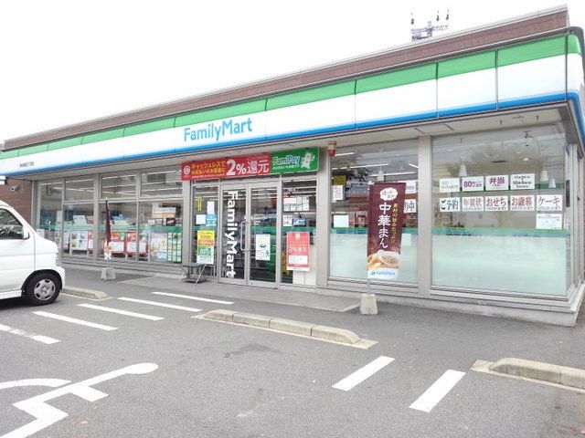 近くのファミリーマート博多諸岡3丁目まで600m(徒歩8分)