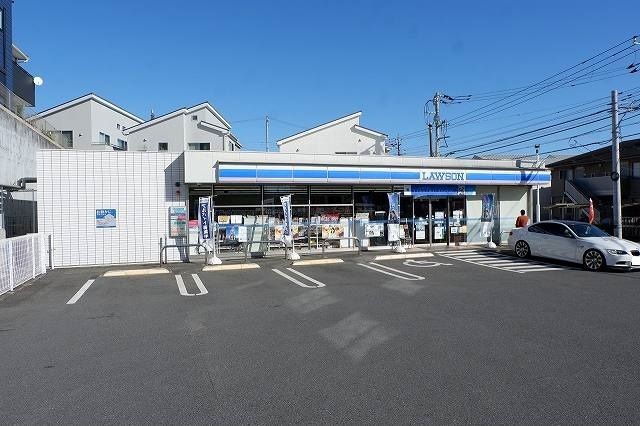 近くのローソン所沢小手指元町店まで550m（徒歩7分）