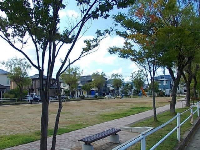 近くの飯島東第三街区公園まで450m（徒歩6分）