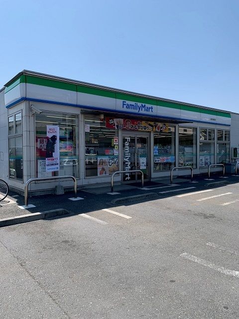 近くのコンビニまで800m（徒歩10分）