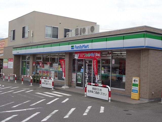 近くのファミリーマート松本神戸橋店まで750m（徒歩10分）