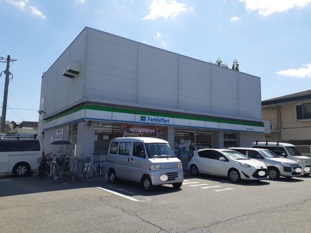 近くのファミリーマート津門大箇町店様まで350m（徒歩5分）