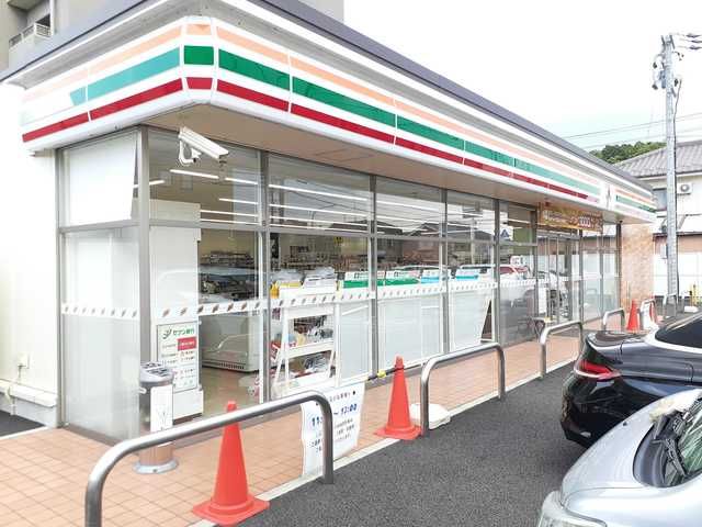 近くのコンビニまで310m（徒歩4分）