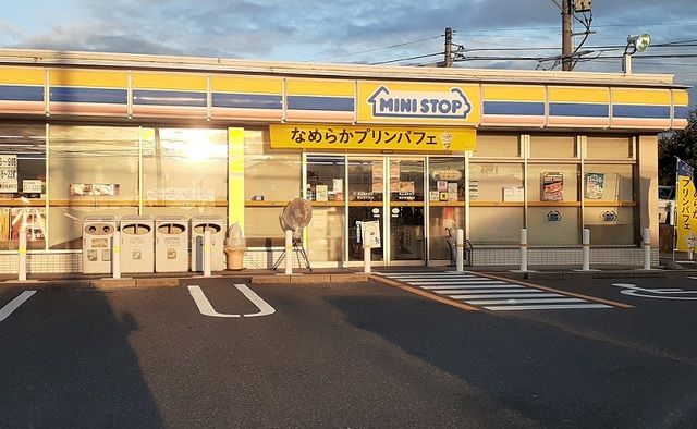 近くのミニストップまで550m（徒歩7分）